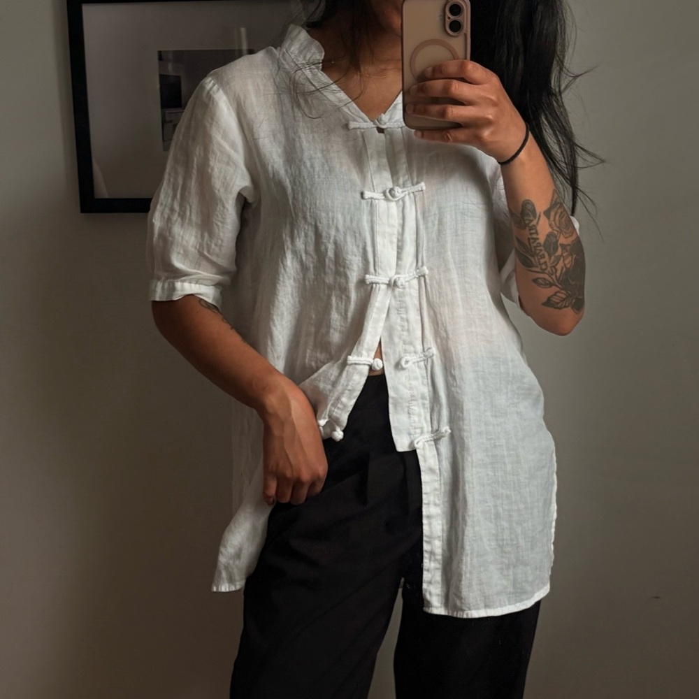 White Linen-Feel Frog Button Tang Top with Blue Floral Embroidery – No Size Tag